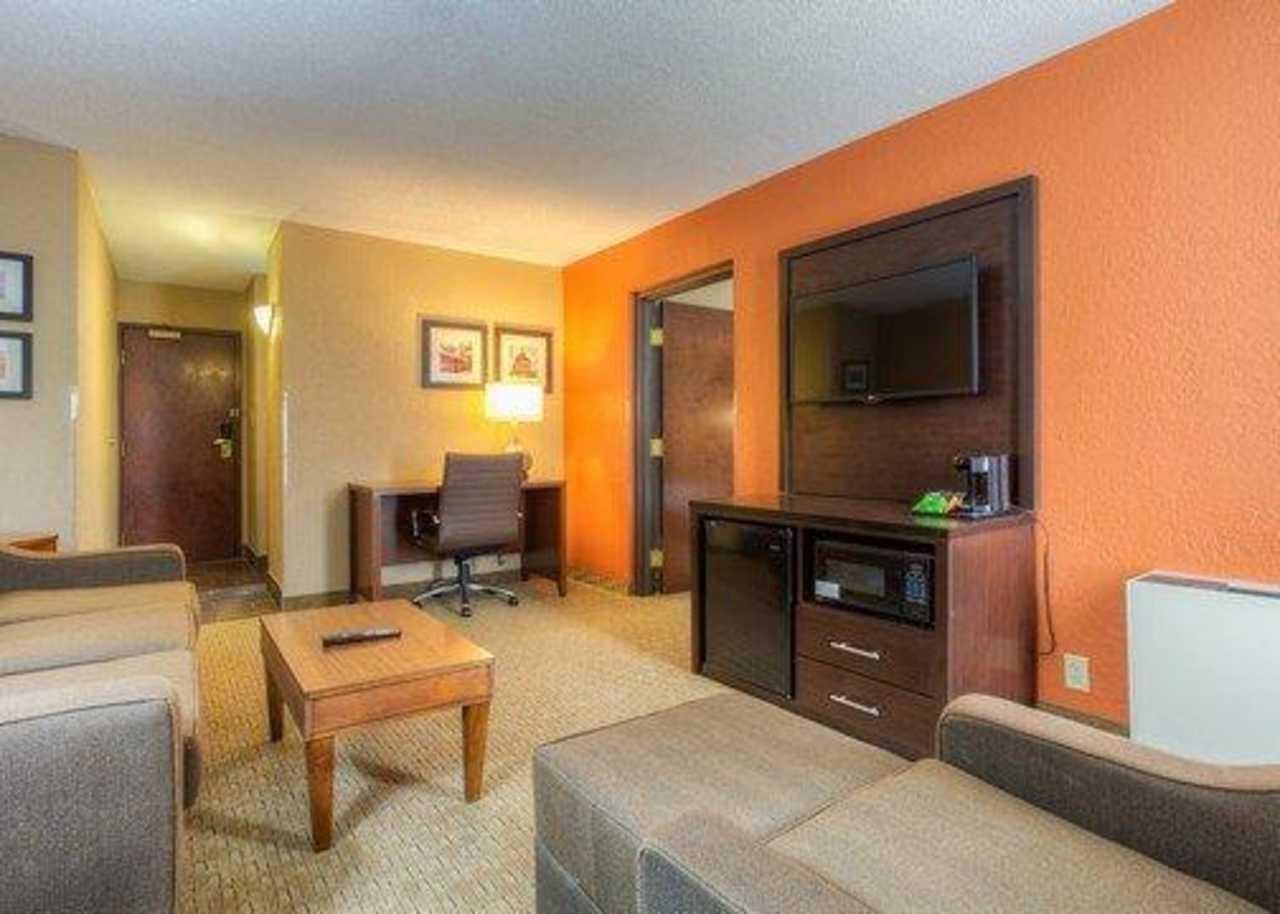 Comfort Inn & Suites Evansville Airport Exteriör bild