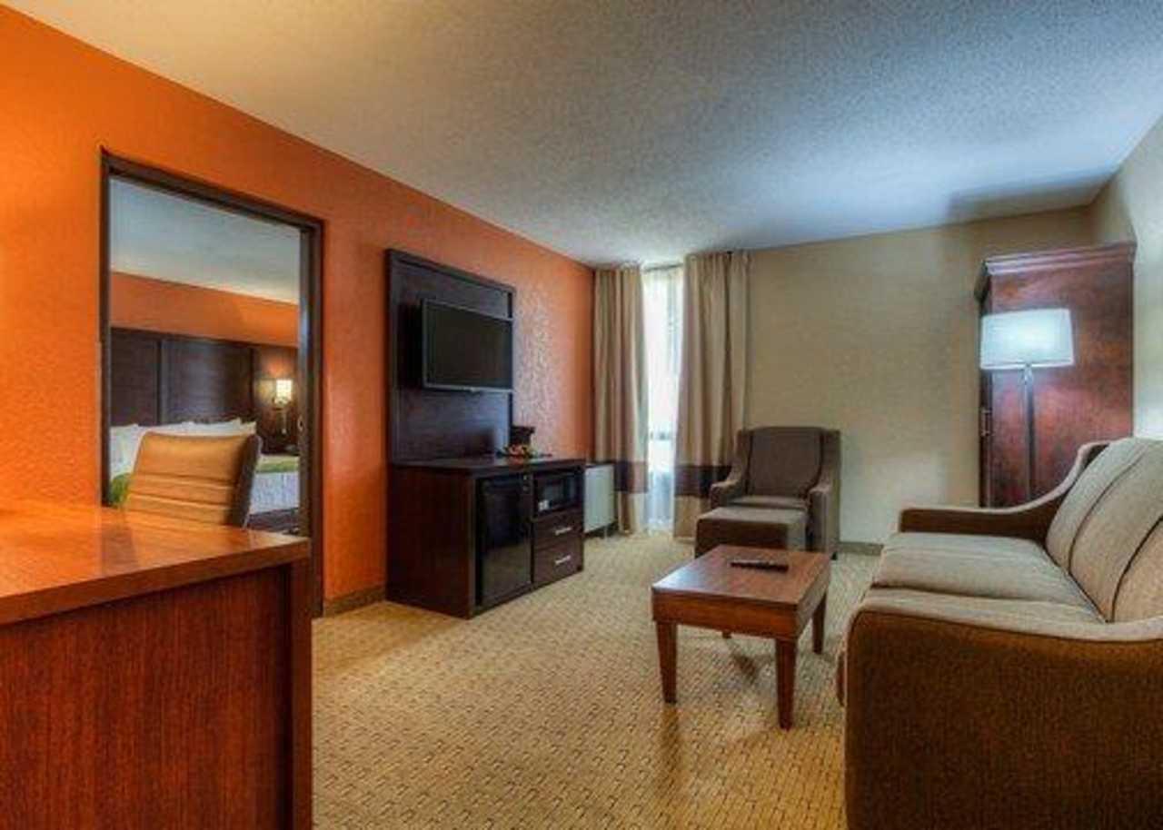 Comfort Inn & Suites Evansville Airport Exteriör bild