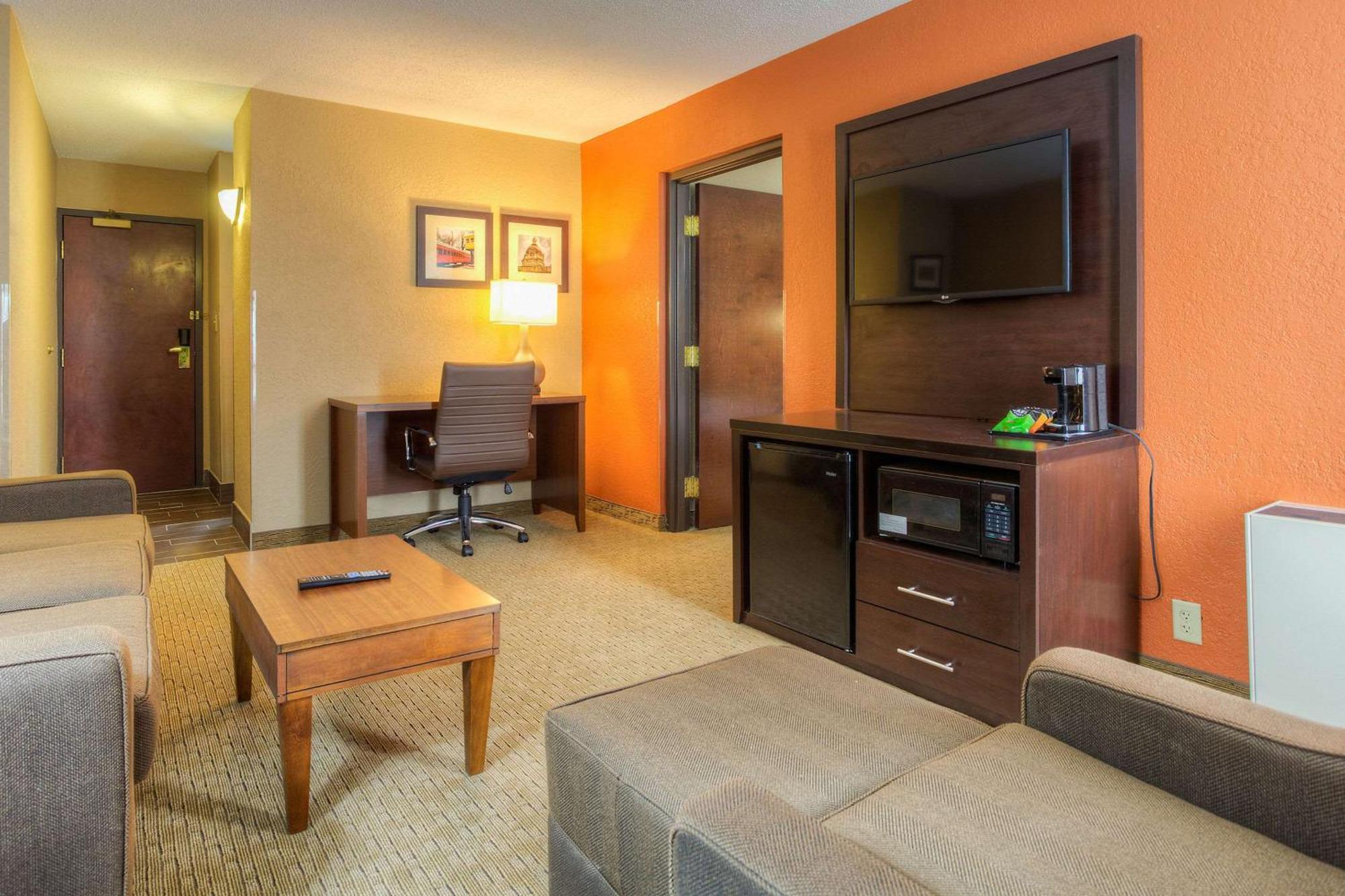 Comfort Inn & Suites Evansville Airport Exteriör bild