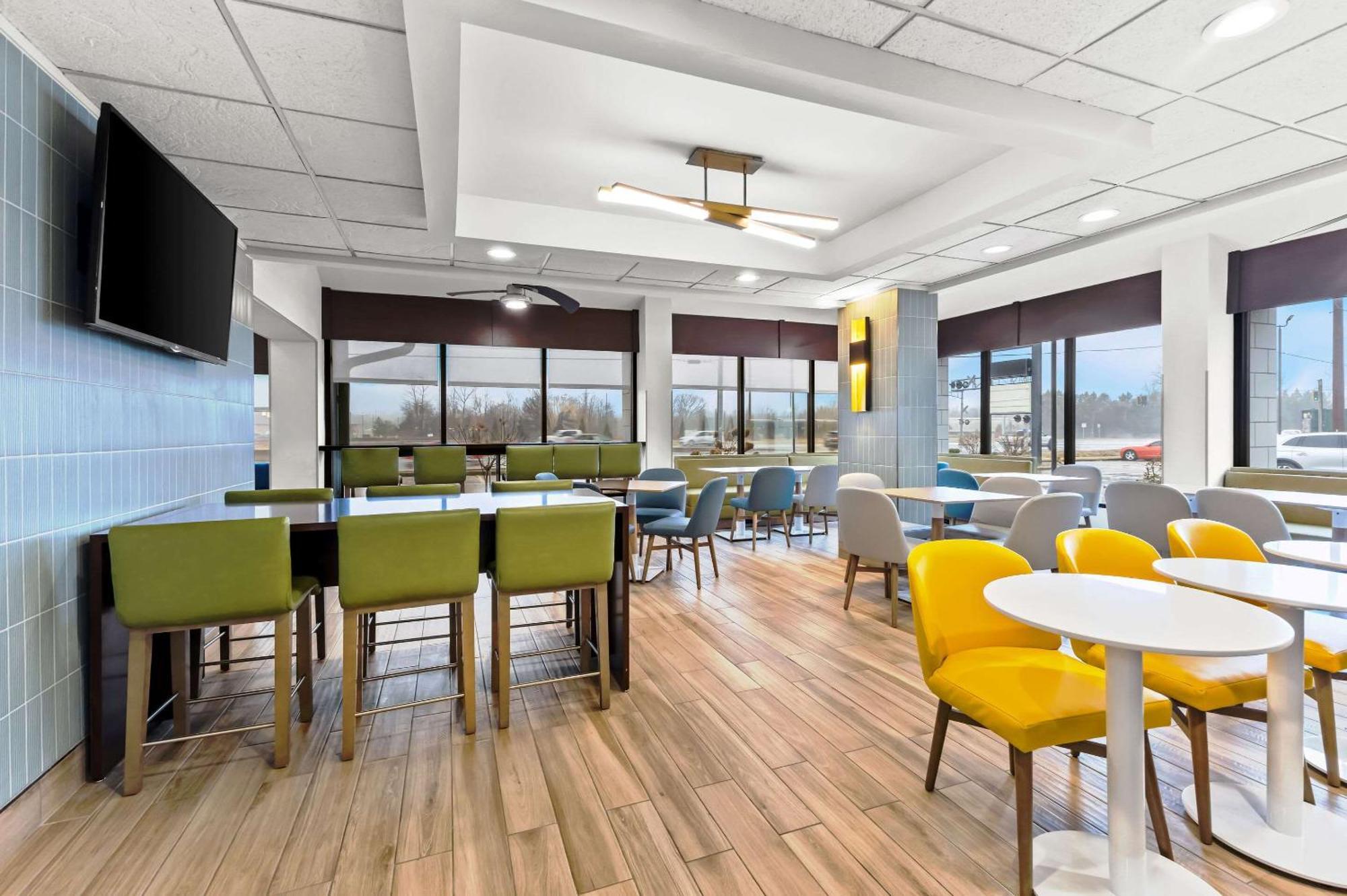Comfort Inn & Suites Evansville Airport Exteriör bild